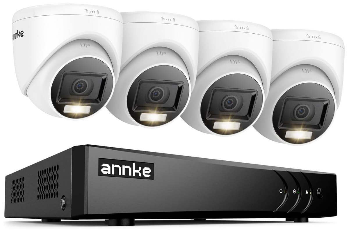 Kit de vigilancia ANNKE con cuatro cámaras domo blancas y grabador DVR negro de 8 canales